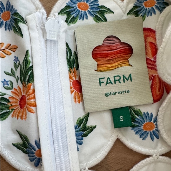 Farm Rio Floral Bloom Garden Off-White Scallop Dress Size Small - Picture 9 of 9